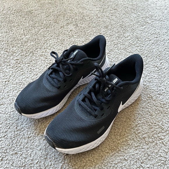 Nike Revolution Woman’s Sneakers - Picture 2 of 6